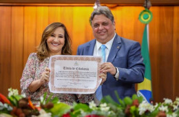 Fundadora de Rotary Club de Teresina - Fátima ganha cidadania piauiense na Assembleia